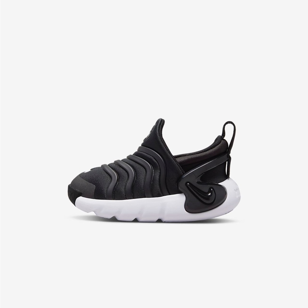Nike Dynamo Go easy on/off sneaker, 5C